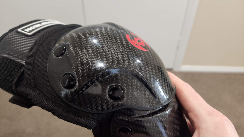 carbon fiber of the Nombleman TQ-1 protective pads