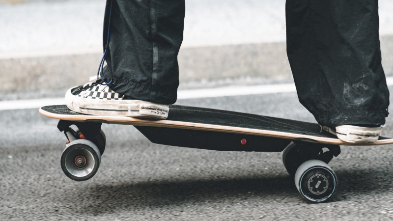 riding a manual on the Meepo Mini Dual