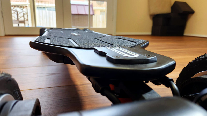 The concave deck of the Exway Atlas Pro