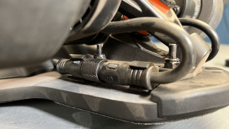 metal cable connectors on the Exway Flex Pro