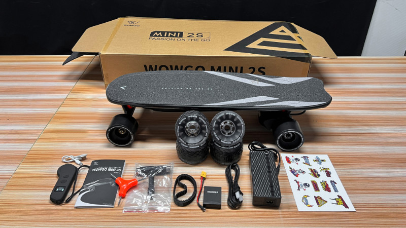 WowGo Mini 2S box contents